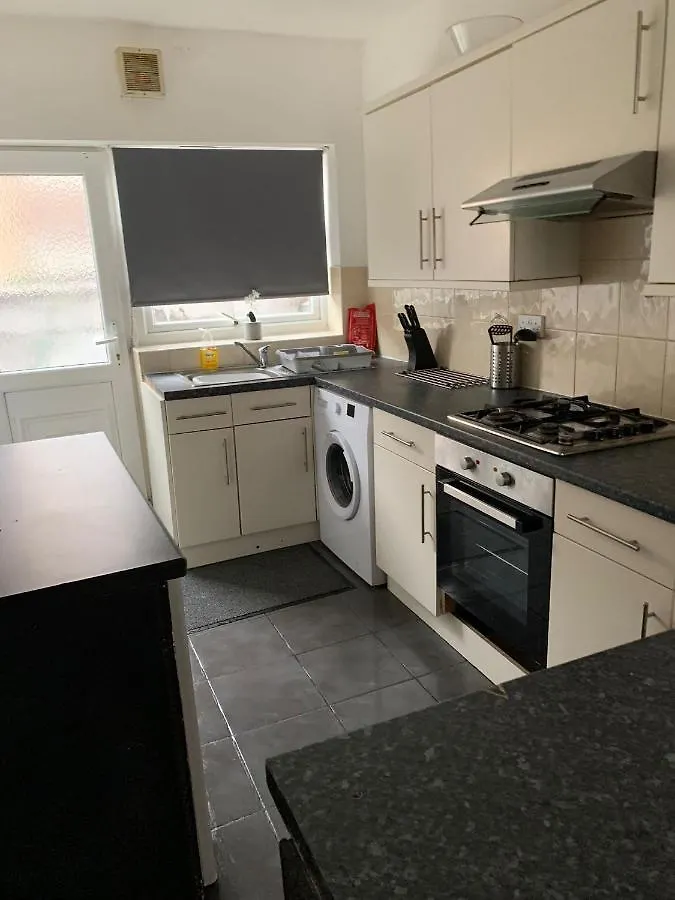 Modern 2 Bed Property Close To Alder Hey Hospital Liverpool Holiday home