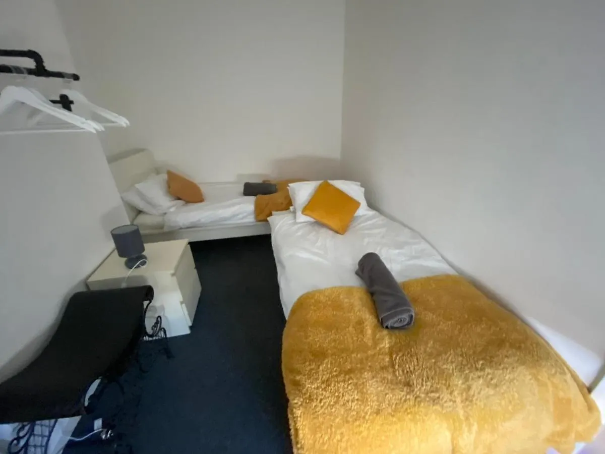 Holiday home Modern 2 Bed Property Close To Alder Hey Hospital Liverpool
