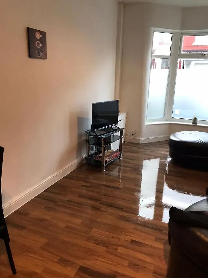 Modern 2 Bed Property Close To Alder Hey Hospital Liverpool 0*,  United Kingdom