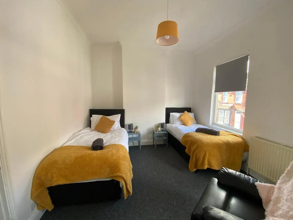 Holiday home Modern 2 Bed Property Close To Alder Hey Hospital Liverpool